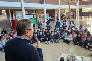 El legislador radical también siguió con el recorrido que en forma continua realiza por distintos distritos del departamento que representa en la Cámara Alta de la Legislatura Santafesina y a continuación se destacan las actividades en las localidades de Gobernador Crespo y Vera y Pintado.