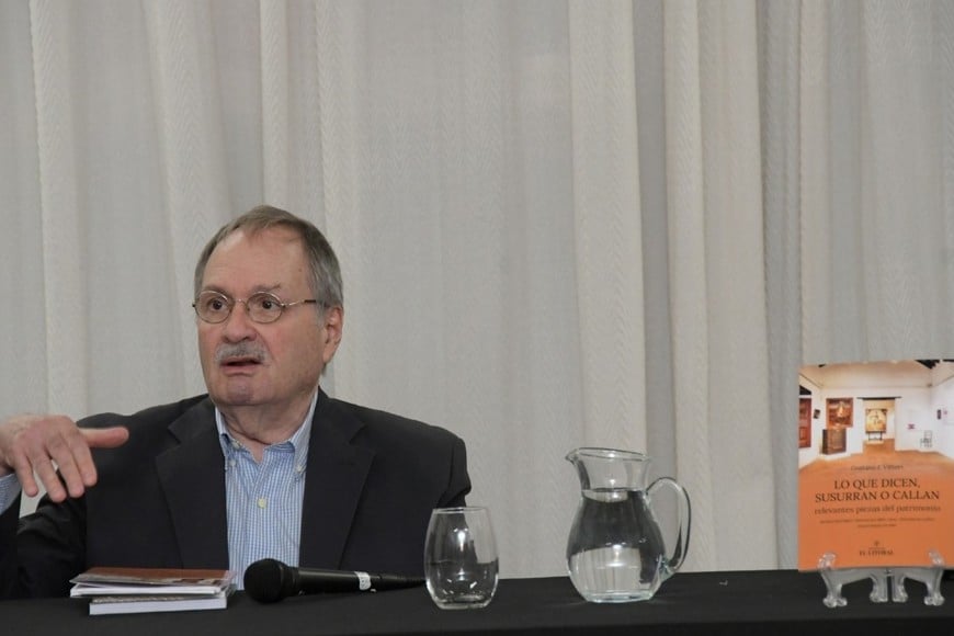 Vittori presenta un recorrido documentado por objetos y documentos que narran la identidad santafesina.