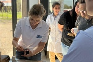 “Basamos nuestro enfoque en las Buenas Prácticas Agropecuarias y de Manufactura, poniendo especial atención en la calidad de la materia prima, los parámetros críticos de control y la importancia de contar con buenos registros de datos”, explicó Signoretti.