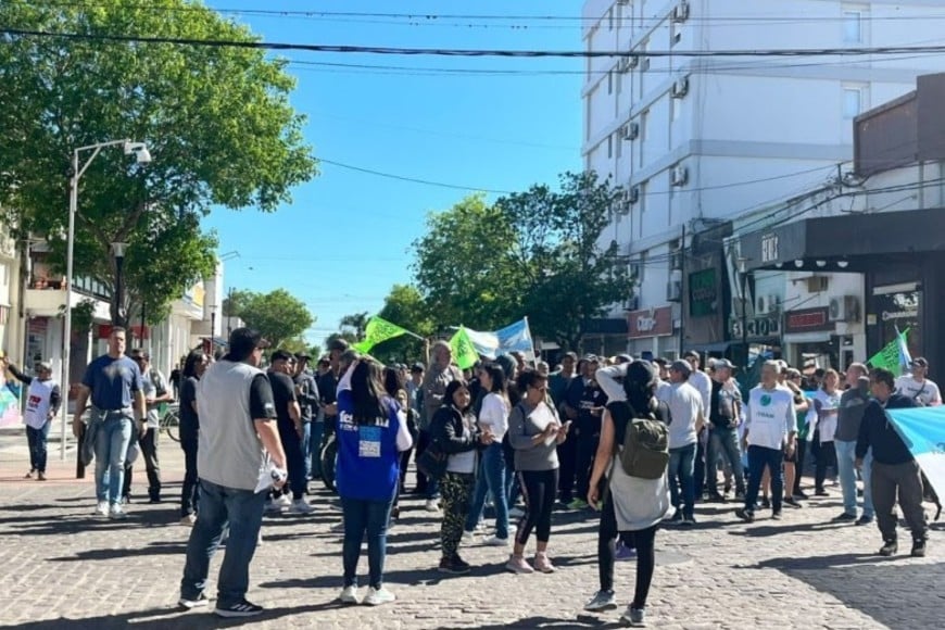 Se movilizaron por las calles de Reconquista los trabajadores de la empresa Algodonera Avellaneda. Juan Carlos Bandeo delegado gremial entrevistado por nuestro medio dijo que la empresa no se sienta a hablar con ellos.