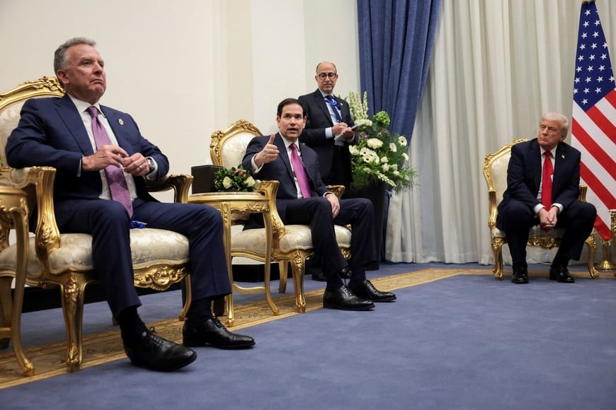U.S. Secretary of State Marco Rubio speaks as U.S. President Donald Trump and U.S. Special Envoy to the Middle East Steve Witkoff listen, during a meeting between Trump and Egyptian President Abdel Fattah el-Sisi (not pictured) ahead of a world leaders' summit on ending the Gaza war, amid a U.S.-brokered prisoner-hostage swap and ceasefire deal between Israel and Hamas, in Sharm El-Sheikh, Egypt, October 13, 2025. REUTERS/Evelyn Hockstein