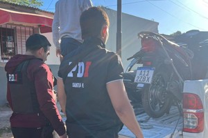 Allanamientos por robo de motos en barrio Coronel Dorrego.