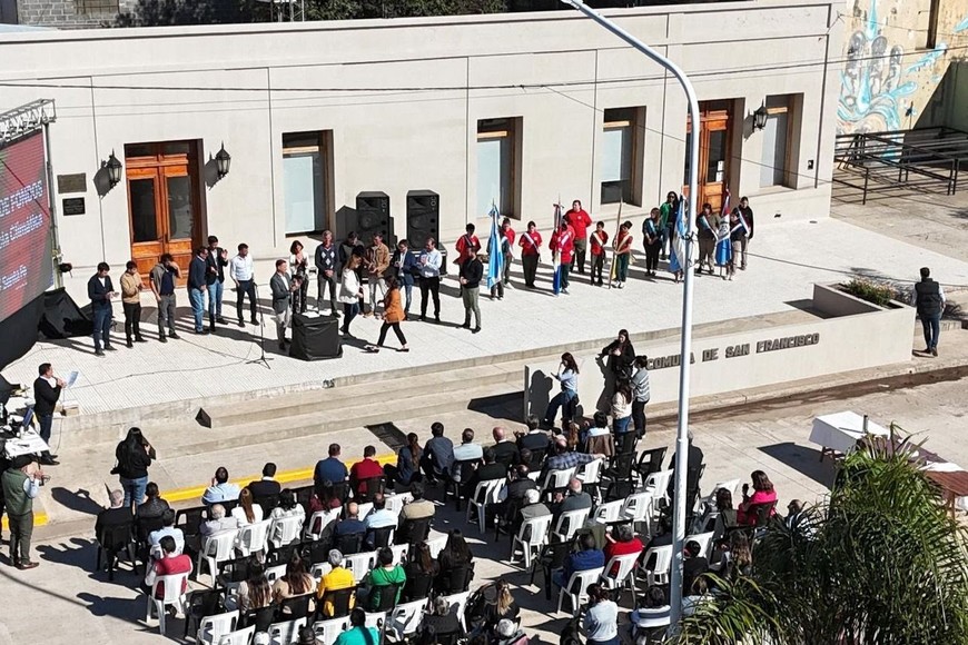 Freyres, Enrico, Chiarella y Di Gregorio, en el acto de apertura de sobres frente a la Comuna de San Francisco. Foto: GSF