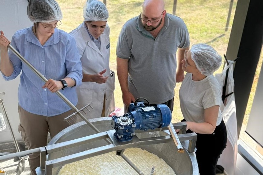 “Basamos nuestro enfoque en las Buenas Prácticas Agropecuarias y de Manufactura, poniendo especial atención en la calidad de la materia prima, los parámetros críticos de control y la importancia de contar con buenos registros de datos”, explicó Signoretti.