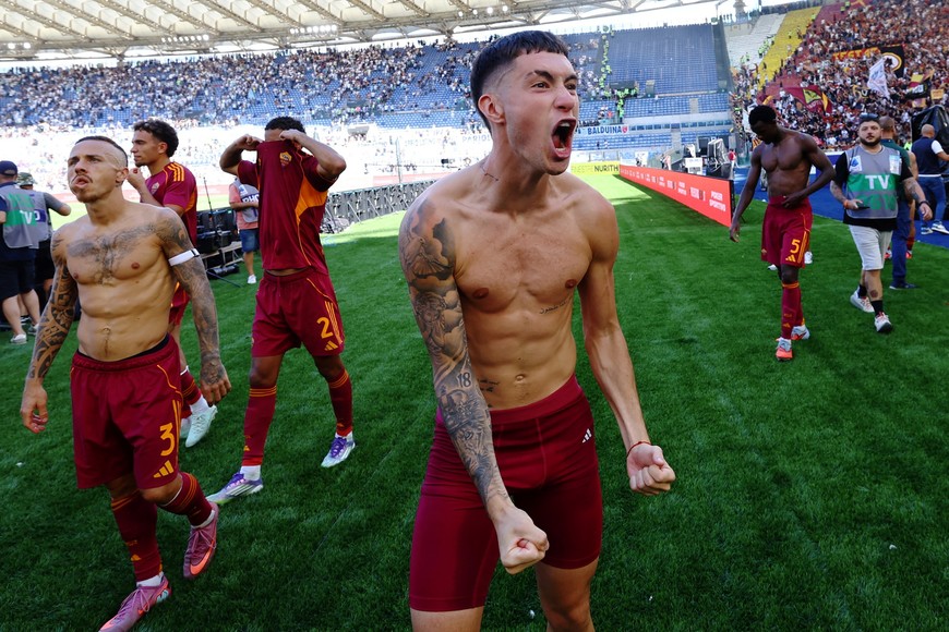Soccer Football - Serie A - Lazio v AS Roma - Stadio Olimpico, Rome, Italy - September 21, 2025
AS Roma's Matias Soule celebrates after the match REUTERS/Ciro De Luca