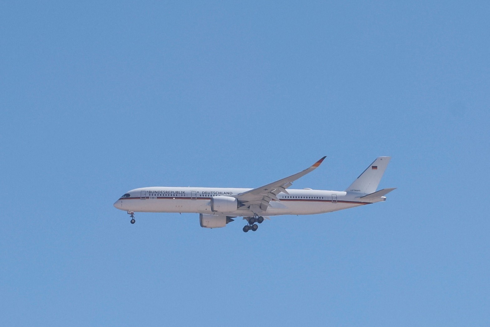 Los aviones no paran de aterrizar en Sharm el-Sheikh, siendo este el caso del vuelo oficial del gobierno alemán. Crédito: REUTERS/Amr Abdallah Dalsh