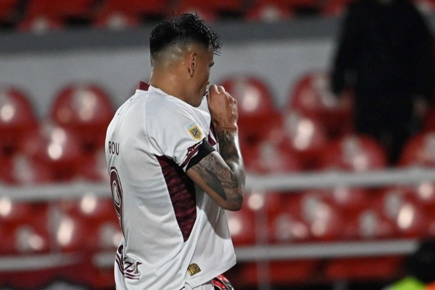 El festejo de gol de Bou. Crédito: Prensa Lanús