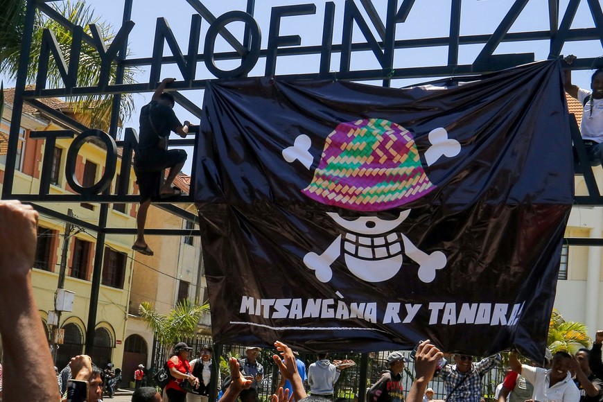 Protesters hang a banner featuring a Malagasy version of the logo of the popular Japanese manga One Piece, a symbol adopted by Gen Z protest movements worldwide, during a nationwide youth-led demonstration over frequent power outages and water shortages, in front of the City Hall in Antananarivo, Madagascar, October 13, 2025. REUTERS/Zo Andrianjafy