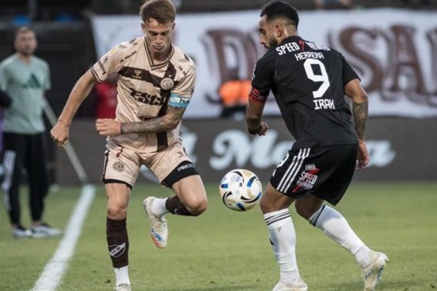 Riestra vs Plantese. Foto: @caplatense