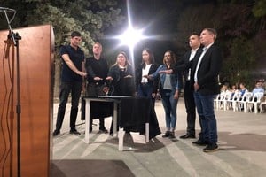 La jura colectiva simboliza la adhesión de la ciudad y su comunidad a los principios y derechos establecidos en la Constitución reformada, marcando un nuevo tiempo en la vida política e institucional.