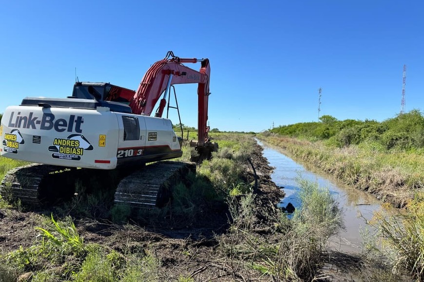 Los fondos, que ascienden a 700 millones de pesos, provienen de un Aporte del Tesoro Nacional (ATN) que fue transferido al Gobierno Provincial y, posteriormente, destinado a estas obras fundamentales en el marco de la emergencia hídrica que afectó a la ciudad durante el mes de mayo.