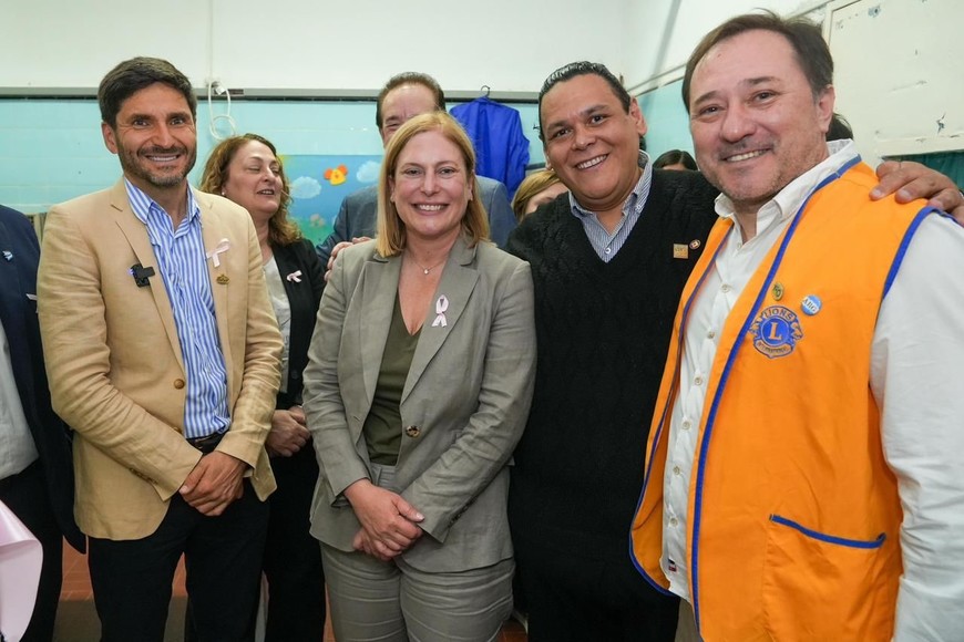 Villa Ocampo recibió 15 nuevas viviendas sociales y un mamógrafo para su hospital.