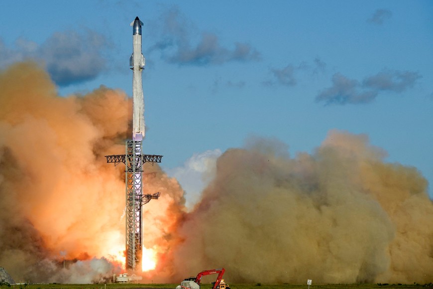 A SpaceX Super Heavy booster carrying the Starship spacecraft lifts off on its 11th test flight at the company's launch pad in Starbase, Texas, U.S., October 13, 2025. REUTERS/Steve Nesius