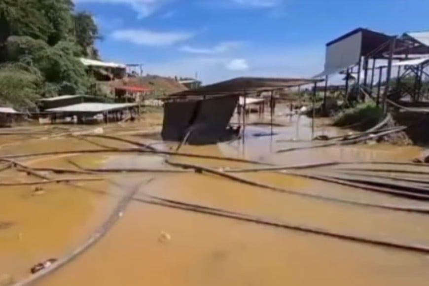 Los túneles -que se comunican entre sí- colapsaron internamente por la entrada de agua.
