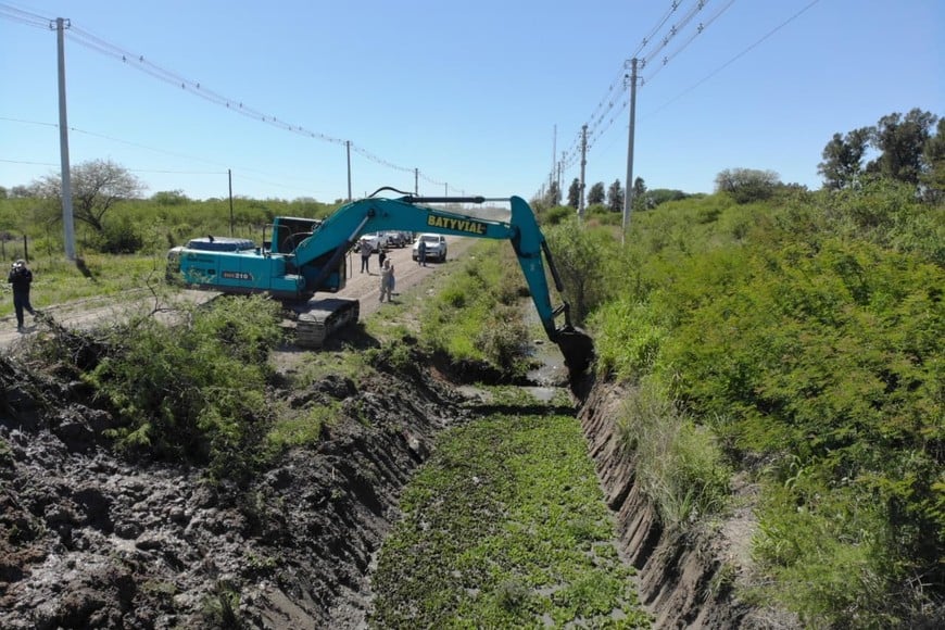 Los fondos, que ascienden a 700 millones de pesos, provienen de un Aporte del Tesoro Nacional (ATN) que fue transferido al Gobierno Provincial y, posteriormente, destinado a estas obras fundamentales en el marco de la emergencia hídrica que afectó a la ciudad durante el mes de mayo.