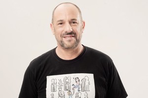 Alejandro Schujman llega a Santa Fe con una propuesta para pensar la adolescencia y los vínculos.