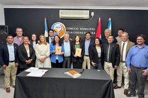 “Esta nueva Constitución nos invita a mirar hacia adelante, a fortalecer las instituciones y a construir un Estado más justo, con más oportunidades, inclusión y esperanza para cada santafesino y para cada verense”.