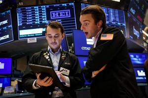 Traders work on the floor at the New York Stock Exchange (NYSE) in New York City, U.S., June 17, 2025.  REUTERS/Brendan McDermid
