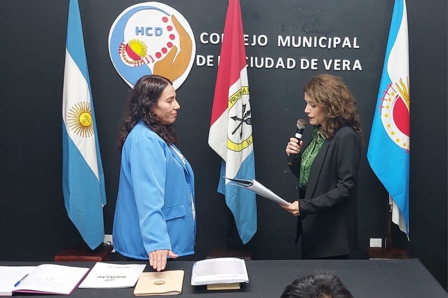 “Esta nueva Constitución nos invita a mirar hacia adelante, a fortalecer las instituciones y a construir un Estado más justo, con más oportunidades, inclusión y esperanza para cada santafesino y para cada verense”.