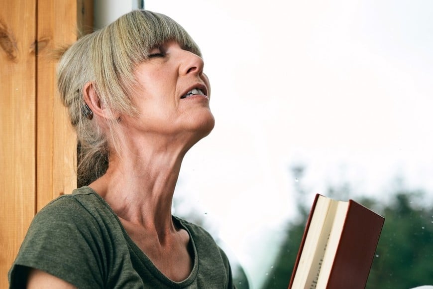 Hablar solo en voz alta ayuda a organizar ideas complejas.