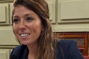 "Cuando hablamos de educación financiera, hablamos de darle a cada joven las herramientas necesarias para que pueda tomar decisiones responsables, reconocer riesgos y oportunidades, y construir su propio futuro con libertad y conocimiento".