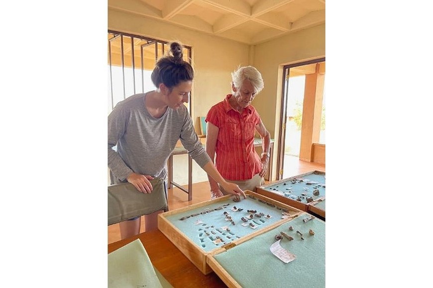 Las paleoantropólogas Carrie Mongle (izquierda) y Meave Leakey.
