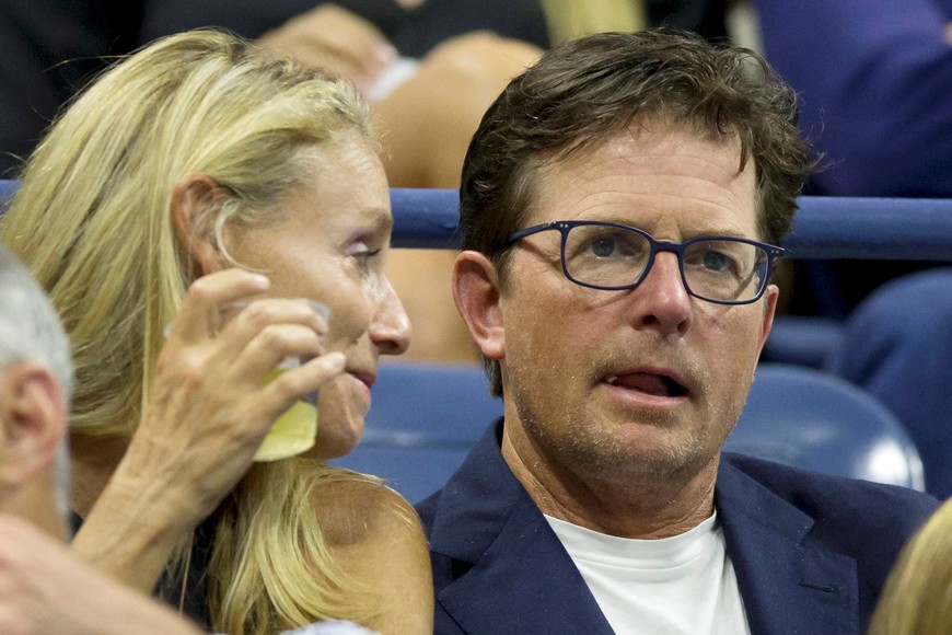 Actor Michael J. Fox and his wife Tracy Pollan attend the quarterfinals match between Roger Federer of Switzerland and Richard Gasquet of France at the U.S. Open Championships tennis tournament in New York, September 9, 2015. REUTERS/Carlo Allegri  nueva york eeuu Tracy Pollan Michael J. Fox tenis torneo abierto de eeuu  flushing meadows tenis partido de tenis actor eeuu publico famosos