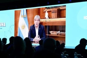 Caputo en el 61º coloquio IDEA