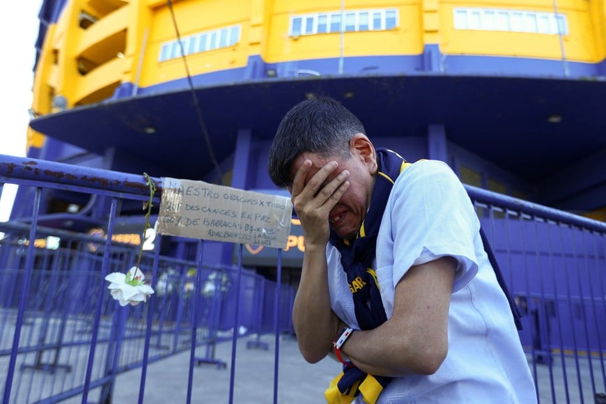 Adalberto Mendoza reacts as people gather to bid farewell to Boca Juniors coach Miguel Angel Russo, who died on Wednesday at the age of 69 after a long battle with cancer, at La Bombonera stadium, in Buenos Aires, Argentina October 9, 2025. REUTERS/Matias Baglietto