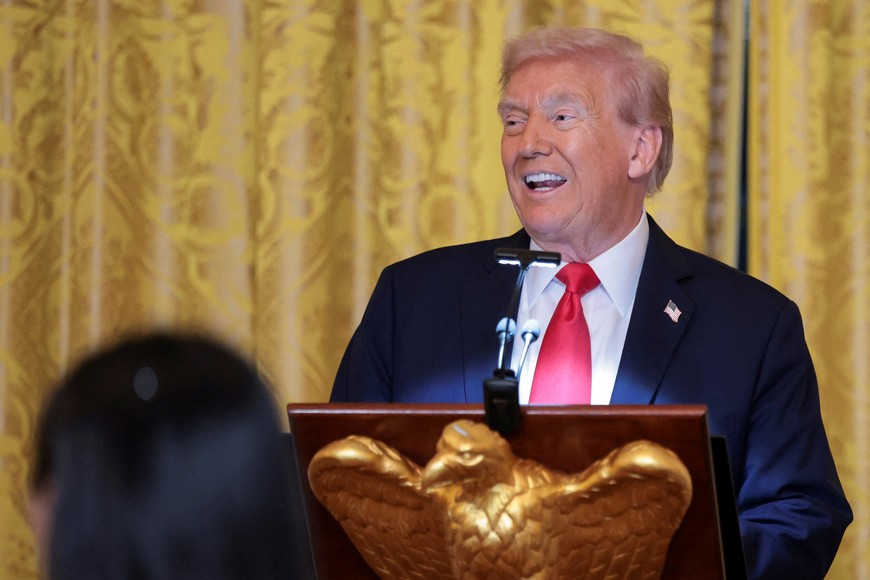 U.S. President Donald Trump hosts a ballroom dinner in the East Room at the White House in Washington, D.C., U.S., October 15, 2025. REUTERS/Jonathan Ernst