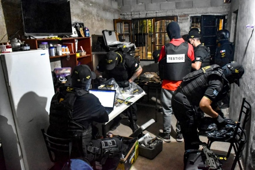 Los detenidos fueron trasladados a sede judicial tras los allanamientos.