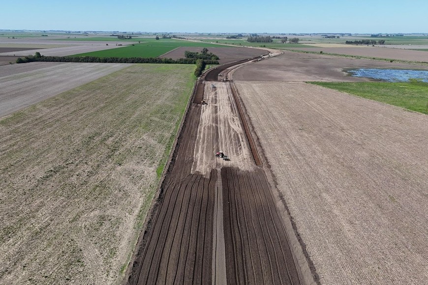 La senadora junto al presidente comunal de Chovet, Sergio Busquet.
