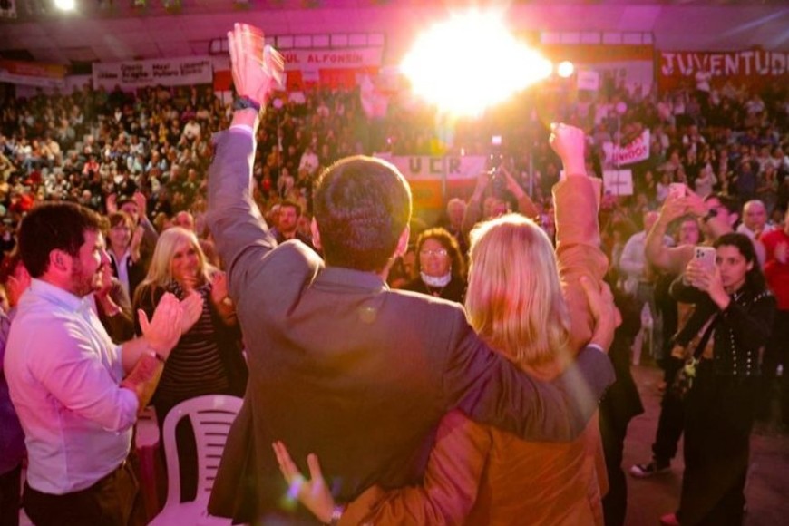 “Votemos a Gisela Scaglia para defender a los santafesinos en el Congreso Nacional", expresó el gobernador.