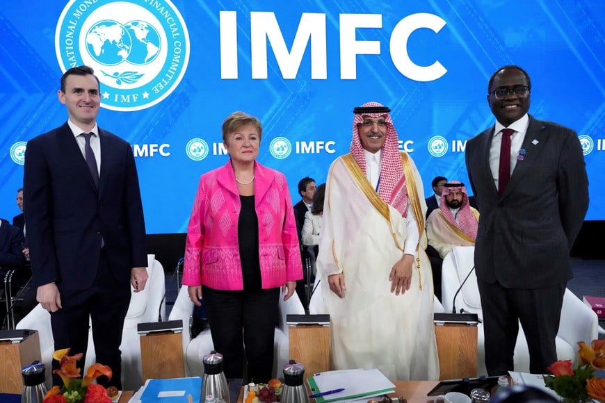 Dan Katz, First Deputy Managing Director (FDMD) of the International Monetary Fund, International Monetary Fund (IMF) Managing Director Kristalina Georgieva, International Monetary and Financial Committee (IMFC) chair, Saudi Arabia's Finance Minister Mohammed Al-Jadaan and Ceda Ogada,  Secretary of the IMF, pose during the IMF/World Bank annual meetings in Washington, D.C., U.S., October 17, 2025. REUTERS/Ken Cedeno