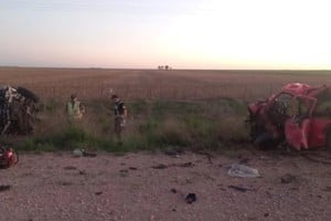 Colisionaron frontalmente un Ford Fiesta y una Toyota Hilux