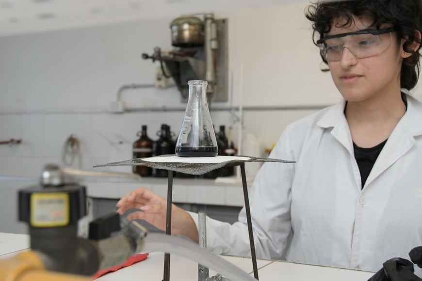 Los mecheros, uno de los elementos de cuidado en los laboratorios. Foto: Manuel Fabatía