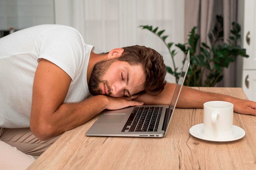 La sobre carga de trabajo puede afectar el sueño.