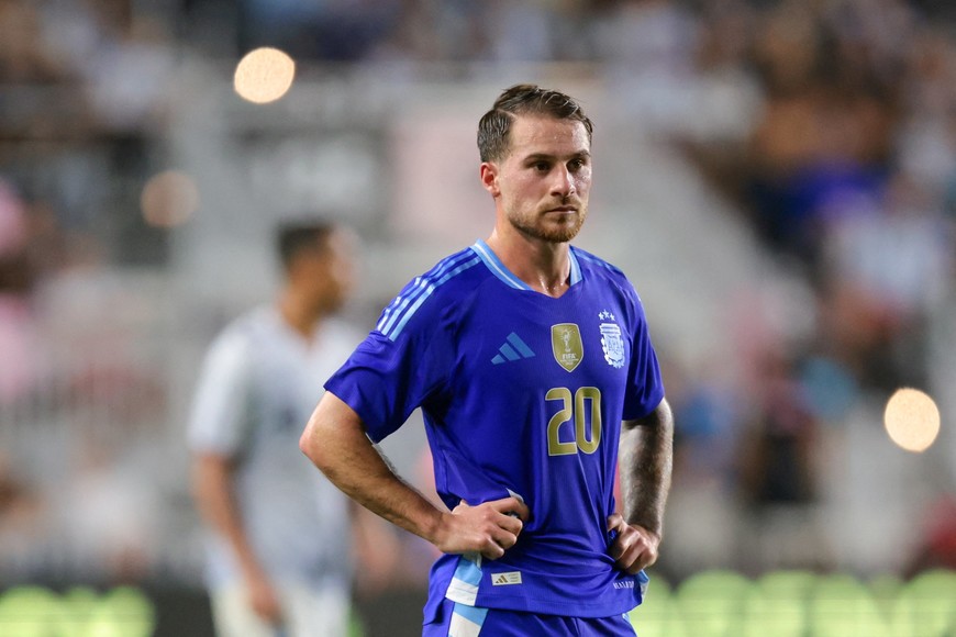 Oct 14, 2025; Fort Lauderdale, Florida, USA; Argentina midfielder Alexis Mac Allister (20) looks on against Puerto Rico during the second half at Chase Stadium. Mandatory Credit: Sam Navarro-Imagn Images