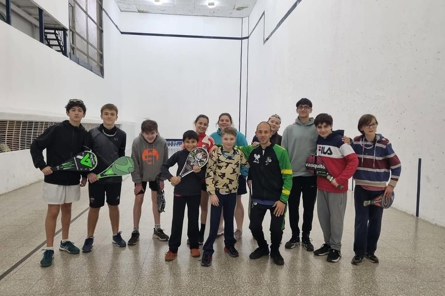 Los más pibes se enganchan con este deporte de fuerza y precisión. Crédito: Instagram CgyE