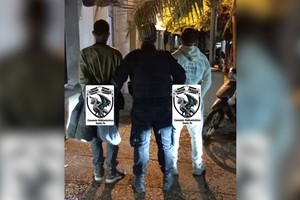 Los dos jóvenes arrestados por la tentativa de robo. Foto: El Litoral