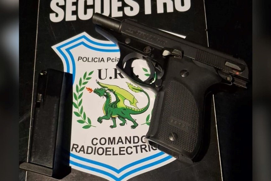La pistola secuestrada durante el operativo. Foto: El Litoral