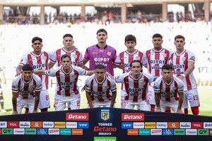 El equipo que arrancó en Central Córdoba y que tendrá variantes. Arriba: Tarragona, Martínez, Tagliamonte, Palavecino, Rodríguez y Fascendini. Agachados: Vargas, Solari, Fragapane, Mauro Pittón y Del Blanco.