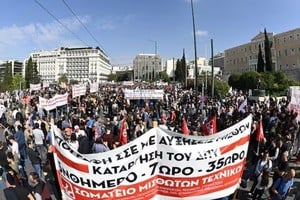 La aprobación de la ley estuvo acompañada por huelgas generales y movilizaciones masivas.