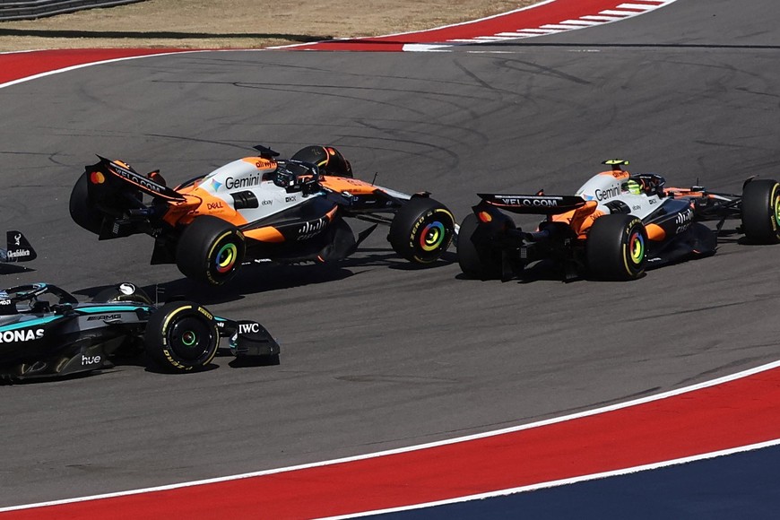 Formula One F1 - United States Grand Prix - Circuit of the Americas, Austin, Texas, U.S. - October 18, 2025
McLaren's Oscar Piastri and McLaren's Lando Norris crash out during the sprint race REUTERS/Jakub Porzycki