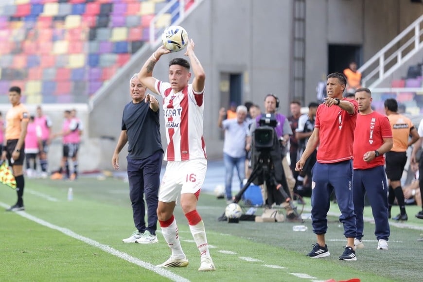 Mauricio Martínez, uno de los jugadores aptos que tiene Unión para el dominio del juego a través de la tenencia de la pelota.