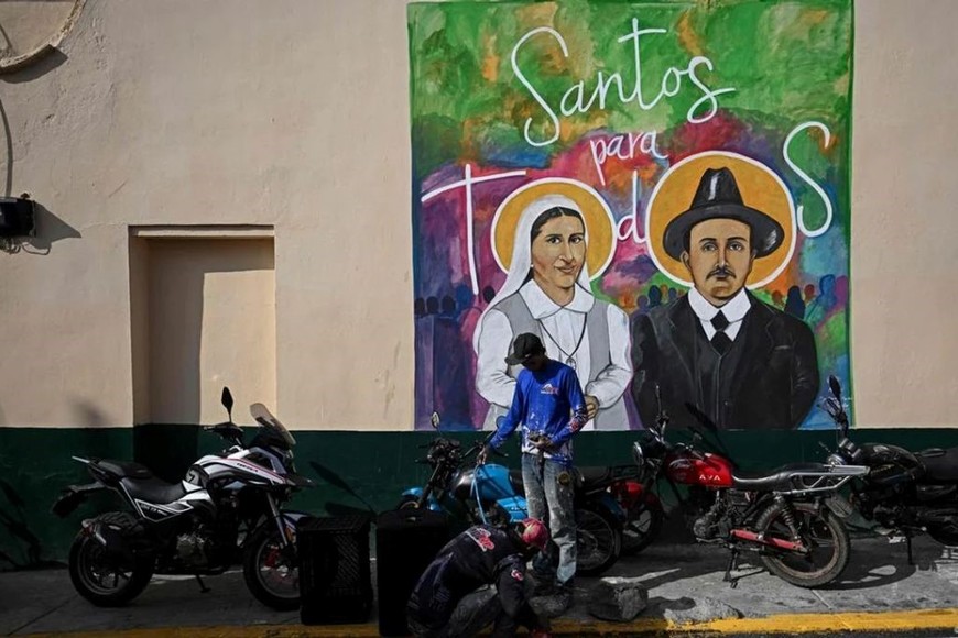 Varios murales recuerdan por todo Caracas a los beatos venezolanos hoy canonizados. Foto: Redes