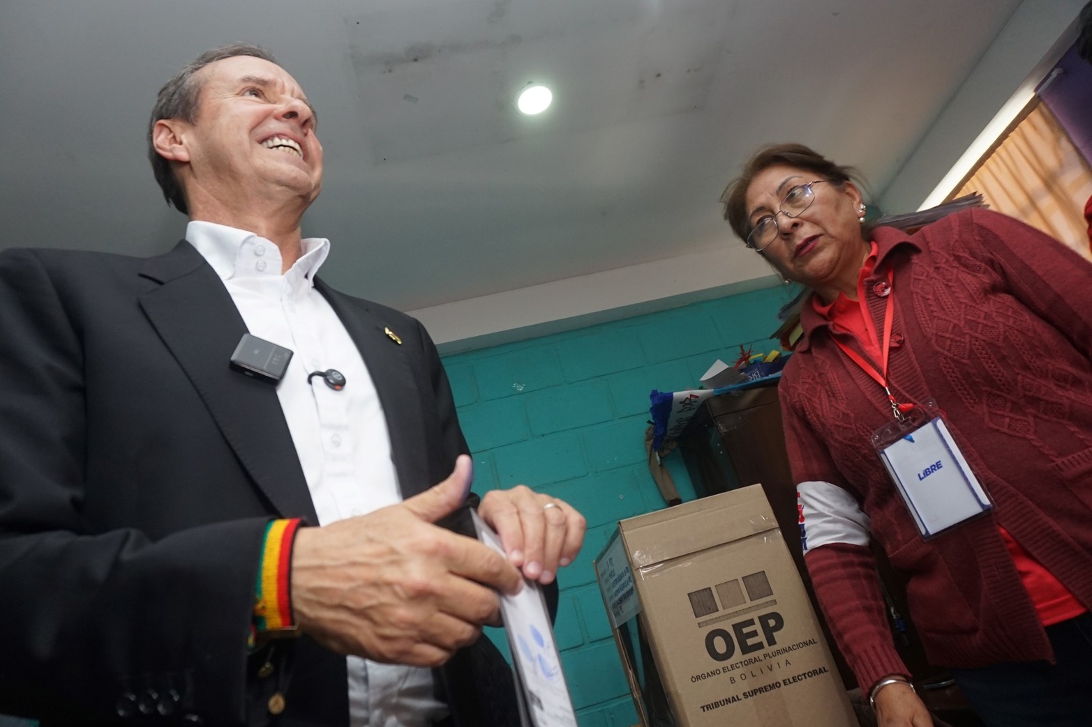 El candidato a la Presidencia de Bolivia por el partido Alianza Libre, Jorge "Tuto" Quiroga (i),