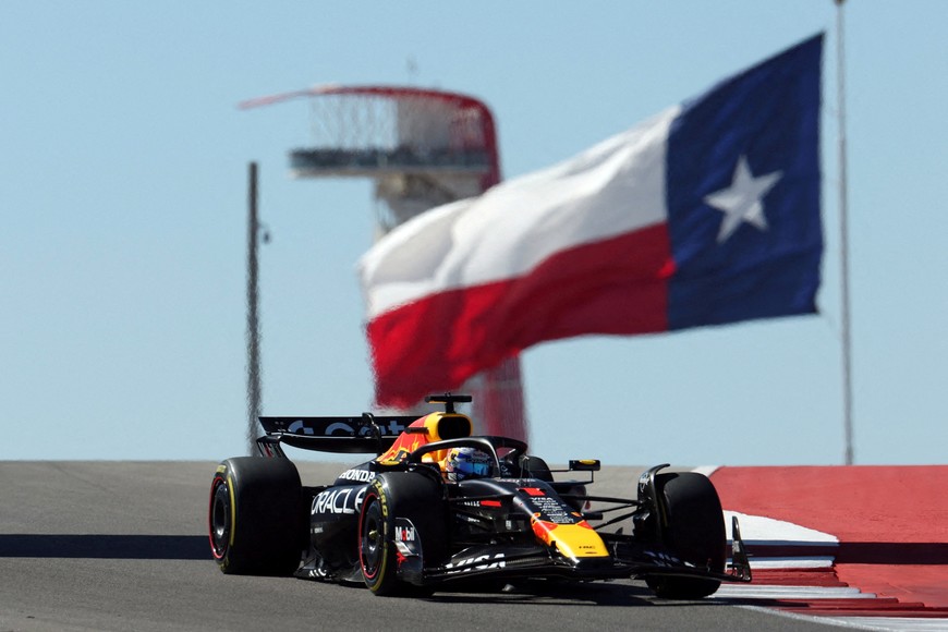 Formula One F1 - United States Grand Prix - Circuit of the Americas, Austin, Texas, U.S. - October 19, 2025
Red Bull's Max Verstappen in action during the race REUTERS/Mike Segar     TPX IMAGES OF THE DAY