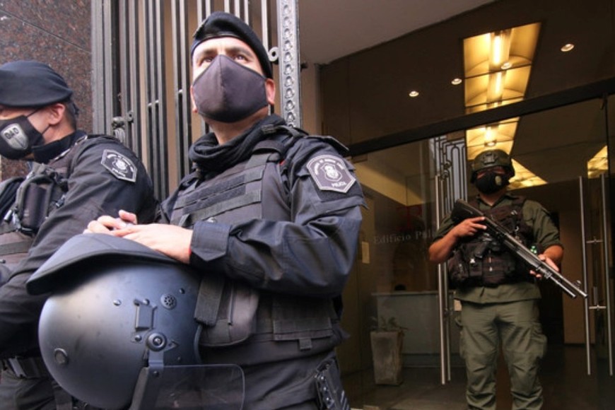 Exigían sobornos de hasta 600.000 pesos a camioneros para permitir su circulación