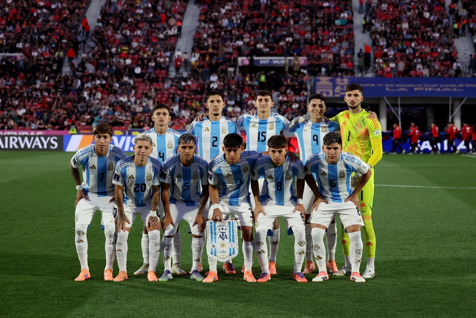 La Selección Argentina Sub 20 de fútbol, en la foto grupal de la final en Santiago de Chile.